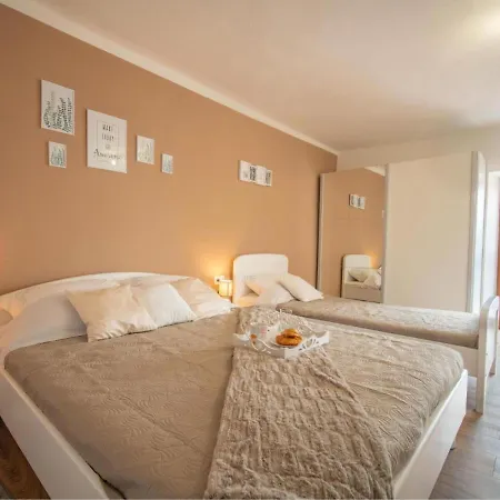 Apartman Ema Janjetici, Lägenhet *